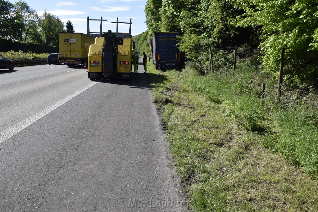 LKW in Boeschung A 3 Rich Frankfurt Hoehe Roesrath Lohmar P011.JPG - Miklos Laubert